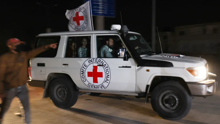 231125173427-03-red-cross-convoy-rafah-112523-e1761571274372.webp