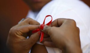 7ab7818a-aidsribbonpeoplereuters.jpg