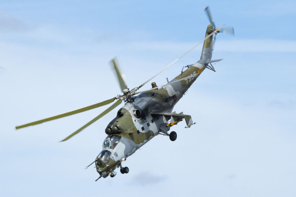 Czech_AF_Mi-24_7356_EGVA_18Jul15_Luca_Bani-2.jpg