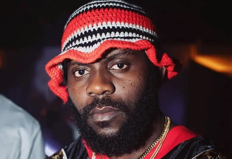 Nigerian-Rapper-Odumodublvck-Criticised-For-Kicking-Fans-Phone.jpg