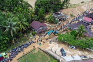 INDONESIA-LANDSLIDE-FLOOD-125312-e1764582200564.jpg