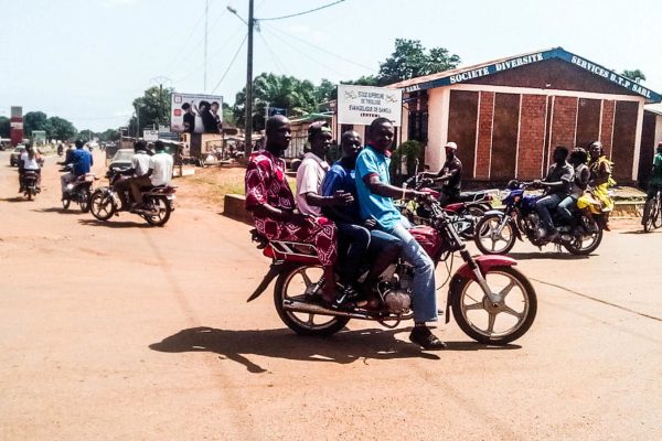 taxis-moto-bangui-1200x800-1-600x400.jpg